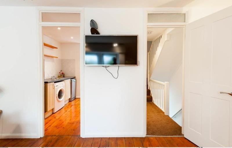 White City Apartment Апартаменты