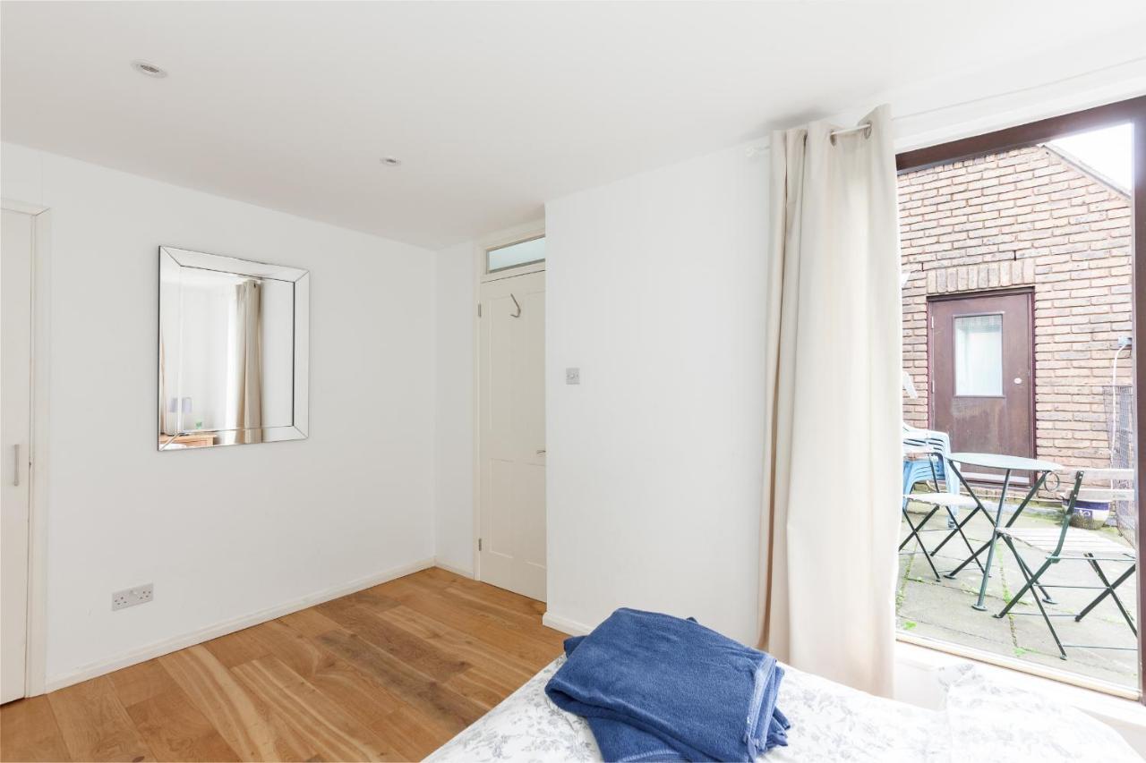 Апартаменты White City Apartment